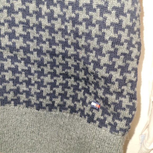 Tommy Hilfiger Collared Pink Stripe Shirt & Pink Gray Sweater Vest Set - Picture 5 of 15